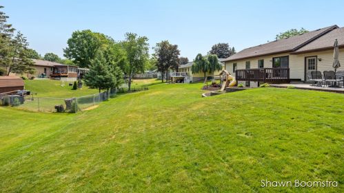 7497 Sunview Dr, Grand Rapids MI 49548-7382 exterior