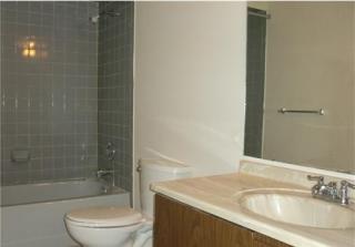 40 Aspen Dr, New Brunswick NJ  08902-1052 exterior