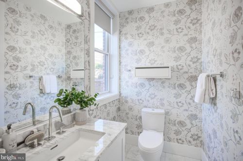 2024 16th St, Washington DC  20020-4821 exterior