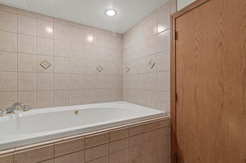 1933 95, Milwaukee WI 53227-1415 exterior