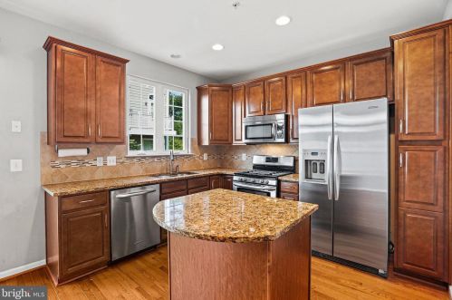 2139 Little Sorrel Way, Silver Spring MD 20902-2893 exterior