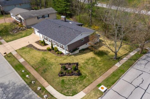 4901 Sefton Dr, Saint Louis MO 63128-2918 exterior