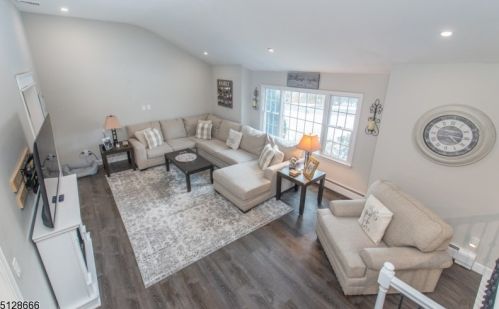 30 Stratfordshire Dr, Wantage NJ  07461-4223 exterior