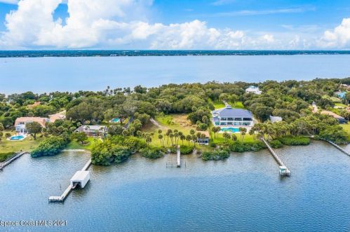 10060 Tropical Trl, Merritt Island FL 32953-6060 exterior