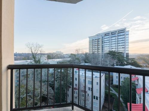 1 Biscayne Dr, Atlanta GA 30309-1090 exterior