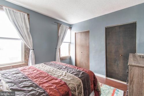 2542 Marshall St, Philadelphia PA 19148-4633 exterior