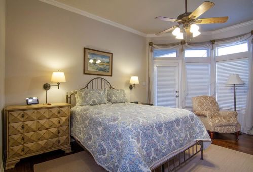 7203 Abrams Pl Ct, Dallas TX 75231 exterior