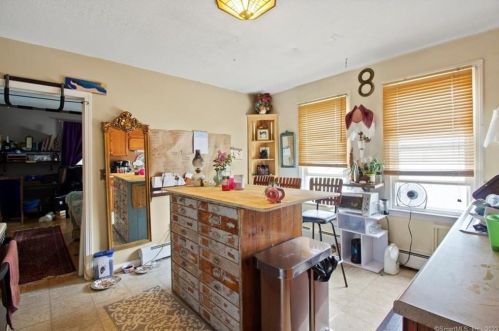 142 East St, Wallingford CT 06492-4006 exterior