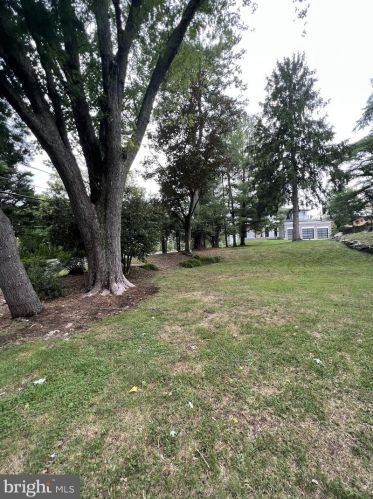 1807 Youngblood St, Mc Lean VA  22101-5244 exterior