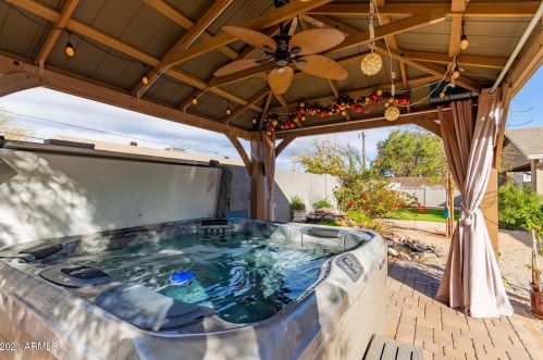 2806 Angela Dr, Phoenix AZ 85032-2049 exterior