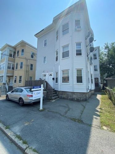 99 Swan St, Methuen MA  01844-5324 exterior