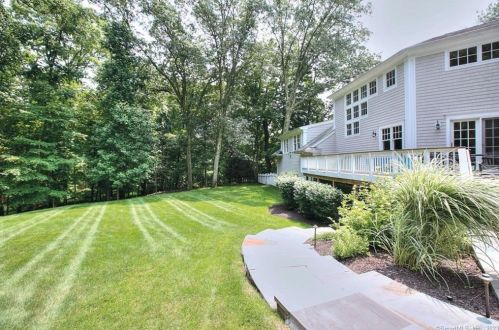 64 Bayberry Ln, Westport CT 06880-4031 exterior