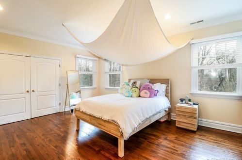 105 Drum Hl Rd, Wilton CT 06897-2412 exterior