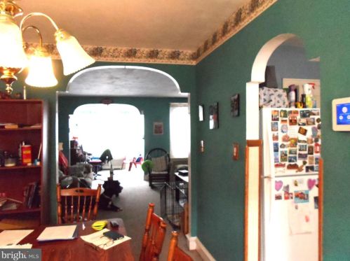 6147 Erdrick St, Philadelphia PA 19135-3516 exterior