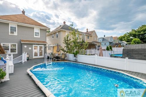 32 2nd St, Perth Amboy NJ 08861-4608 exterior