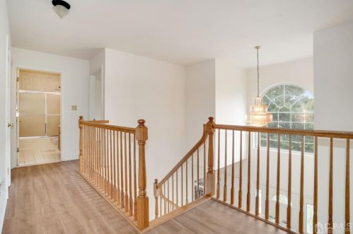 18 Mayercik Ct, Edison NJ 08820-4800 exterior