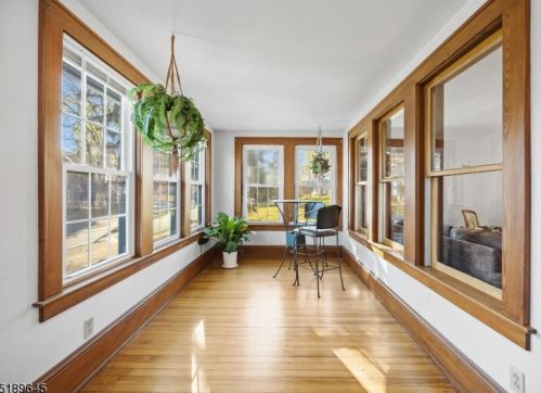 54 Main St, Clinton NJ 08809-1250 exterior