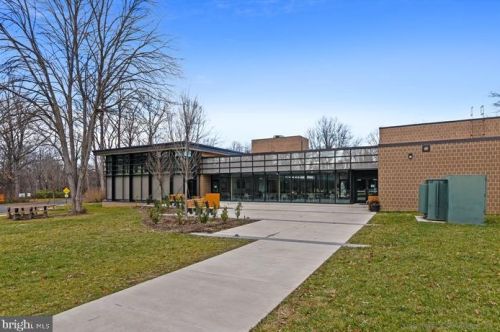 1730 Great Falls St, Mc Lean VA  22101-5063 exterior