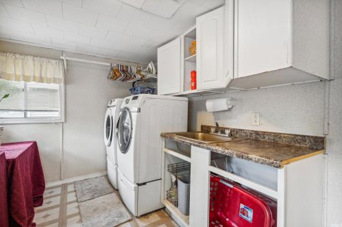 925 Lincolnway, Mishawaka IN 46544-3918 exterior