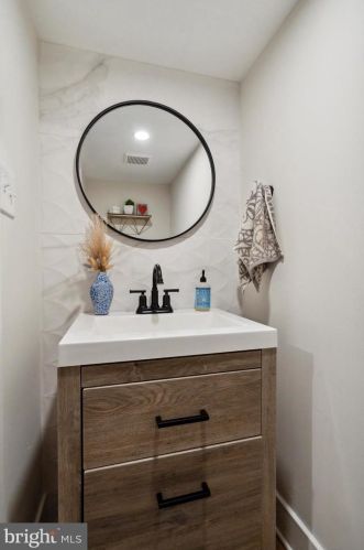 1937 5th St, Philadelphia PA  19122-2135 exterior