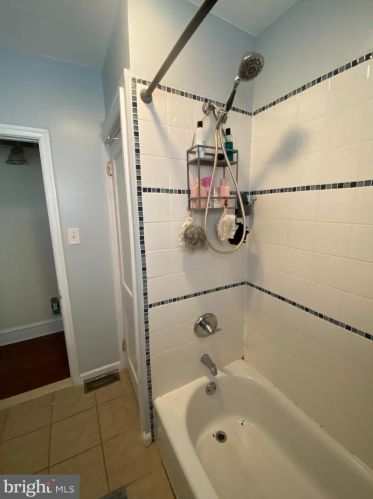 317 Oakland Ave, Camden NJ 08107-1211 exterior