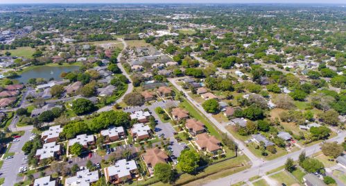 1482 Lawnwood Cir, Fort Pierce FL 34950-6916 exterior