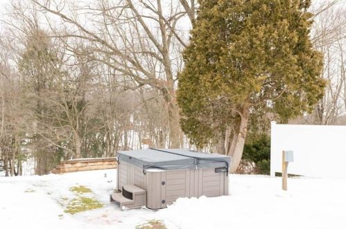 138 Sunset Dr, Pittsburgh PA 15228-2550 exterior