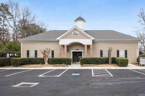 207 Brighton Pt, Atlanta GA 30328-1372 exterior