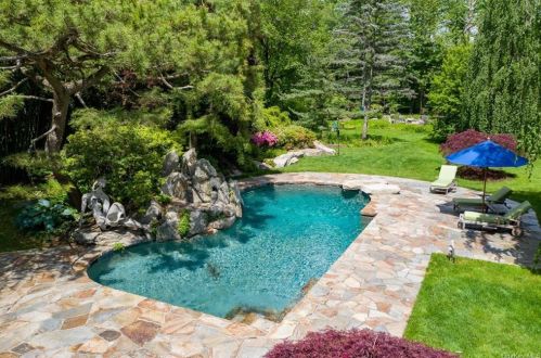 26 Day Rd, Armonk NY 10504-2408 exterior