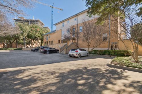 3922 Gilbert Ave, Dallas TX 75219-3897 exterior