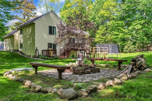 3040 Root Ct, Cedar Springs MI 49319-8153 exterior