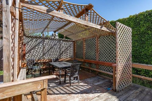 41 4 St, Dover NH 03820-2900 exterior