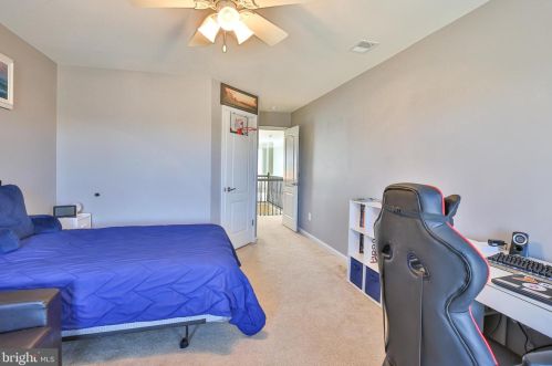 16609 Fox Chase Ct, Leesburg VA 20176-7845 exterior