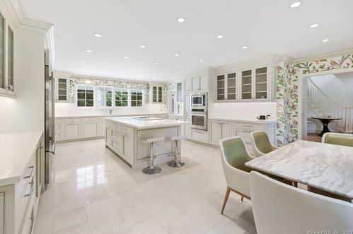 7 Cobb Is Dr, Greenwich CT 06830-7244 exterior