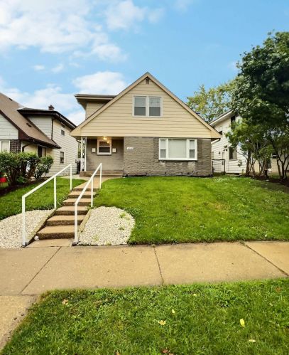 5659 64th St, Milwaukee, WI 53218-2319