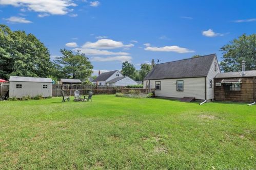 37 Cindy Cir, Milford CT 06460-6644 exterior