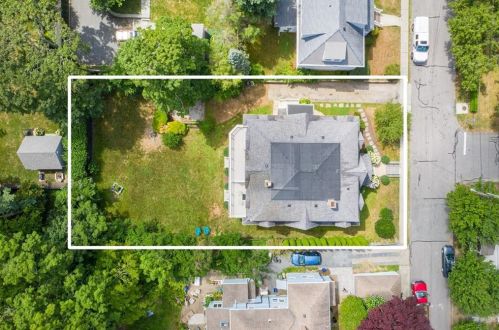 29 Champlin St, Middletown RI 02840-2879 exterior