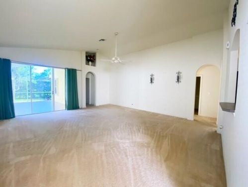 307 Breezy Pt Loop, Fort Pierce FL 34986-2668 exterior