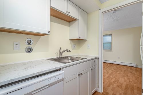 601 Cocheco Ct, Dover NH 03820-4813 exterior