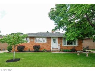 11028 Gordon Dr, Cleveland, OH 44130-5101
