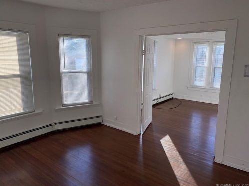 469 East St, New Britain CT 06051-2404 exterior