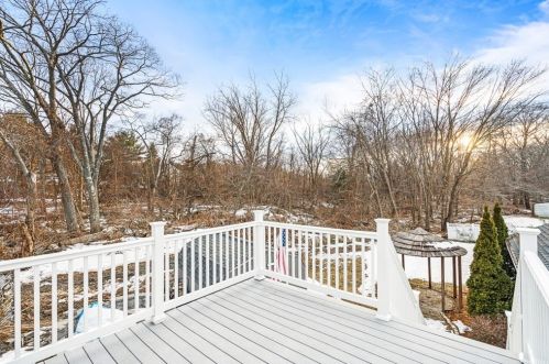 7 Azalea Ln, Peabody MA 01960-4602 exterior