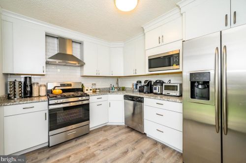 2 Drewes Ct, Trenton NJ 08648-2627 exterior