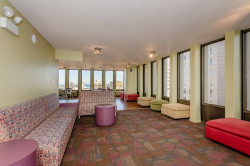 100 Walton St, Chicago IL  60611-1448 exterior