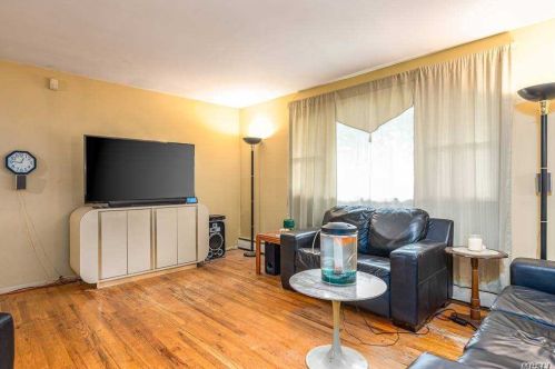 511 Nostrand Ave, Central Islip NY 11722-1918 exterior