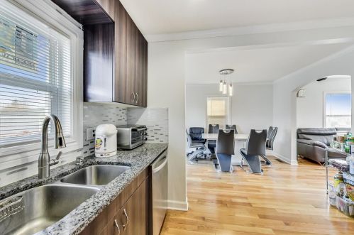 6438 Foster Ave, Chicago IL 60656-2248 exterior