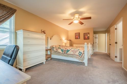 1049 Cedar Crst Dr, Bull Valley IL 60014-6931 exterior