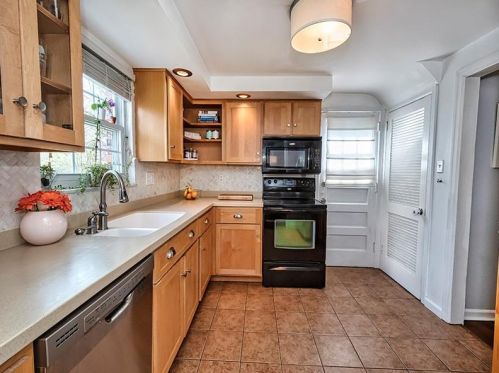 805 Fruithurst Dr, Pittsburgh PA 15228-2565 exterior