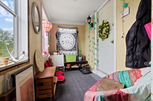 142 East St, Wallingford CT 06492-4006 exterior