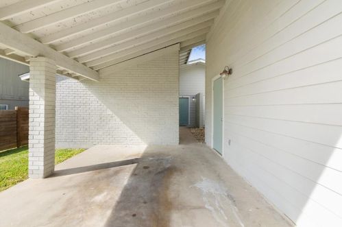 2416 Burleson Ct, Austin, TX 78741-5603